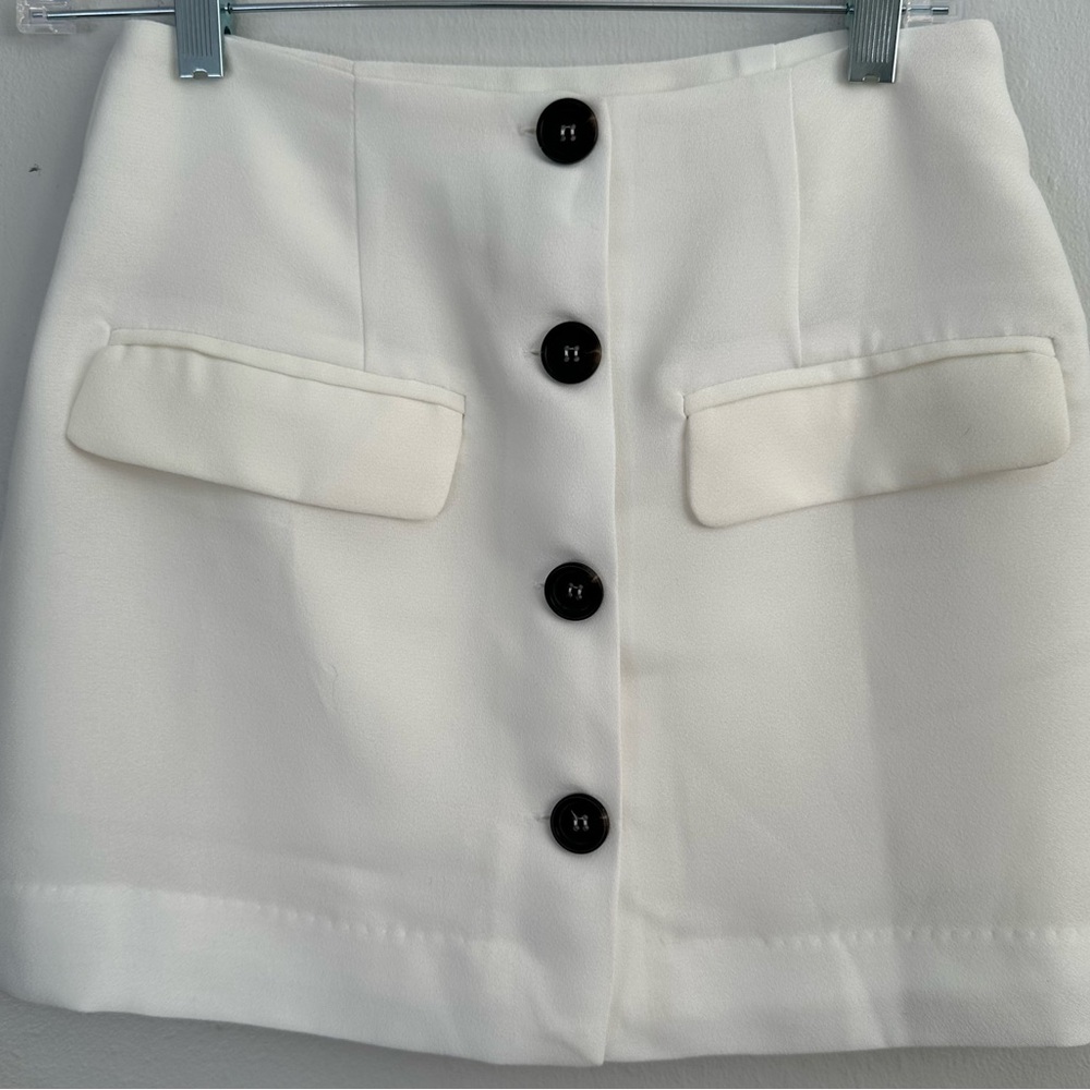 Forever 21 White Button-Front Mini Skirt (NWOT, Size S)